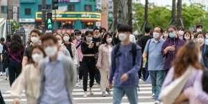 Tepergok Tak Bermasker di Seoul, Warga Kena Denda Rp1,2 Juta