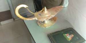 Kepincut 'Lampu Aladdin, Dokter Ini Kena Tipu Rp4 M