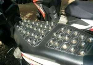 Jok Motor Ini Bikin Netizen Auto Ngilu