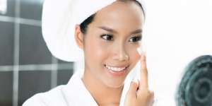 DR. Rochelle Night Cream, Nutrisi Kulit untuk Wajah Terhidrasi Maksimal