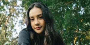 Pose Bareng Buaya, Postingan Anya Geraldine Bikin Geger