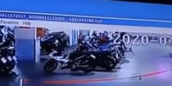 Hiii…Motor Jalan Sendiri di Areal Parkir, Makhluk Halus atau Fitur Keyless?