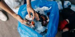 Pembuang Sampah Sembarangan Malah Dapat Hadiah, Kok Bisa?