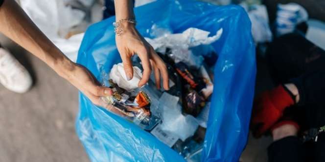 Pembuang Sampah Sembarangan Malah Dapat Hadiah, Kok Bisa?