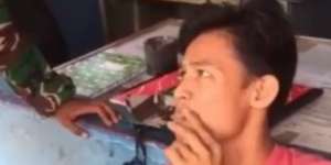 Palak Sopir Truk, Gaya Songong Preman Ini Saat Diinterogasi TNI Bikin Geram!