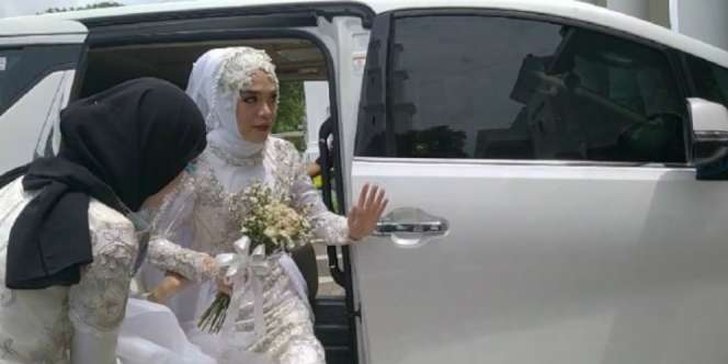 Kebahagiaan Dokter Gigi Cantik, Menikah Diantar Mobil Walikota Bengkulu