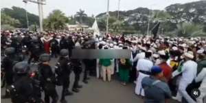 Sambut Habib Rizieq, Massa FPI Long March Menuju Bandara Soekarno-Hatta