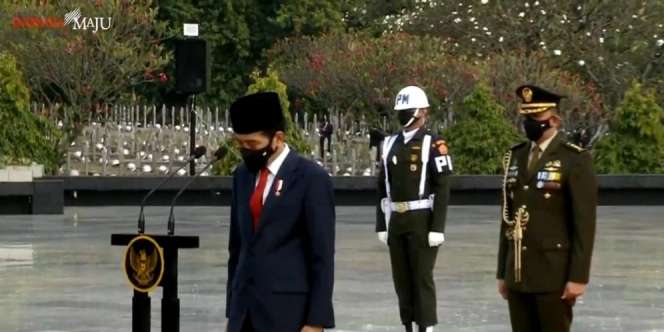 Jokowi Pimpin Upacara dan Sematkan Gelar Pahlawan 6 Tokoh Bangsa