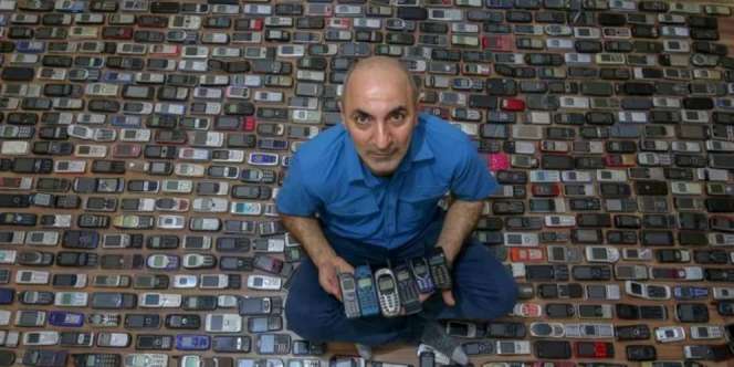 Nokia Pisang sampai Razr V3, Pria Ini Kolektor 1000 Ponsel Jadul