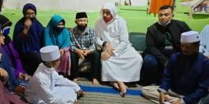 Akbar Pemulung Jago Ngaji, Diangkat Anak dan Diajak Umroh Syekh Ali Jaber