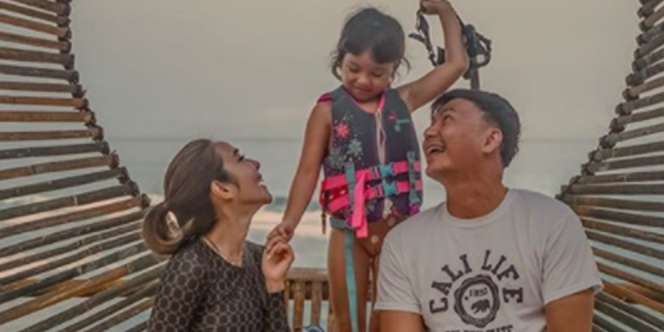 Ingin Foto Berdua Wijin, Gisella Anastasia Diawasi `Satpam` Imut