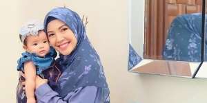 Inspirasi Gamis ala Seleb Berhijab untuk Ibu Pasca Melahirkan