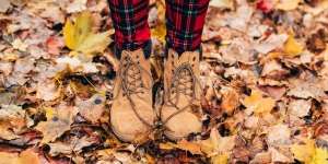 4 Inspirasi Padu Padan Boots di Musim Hujan