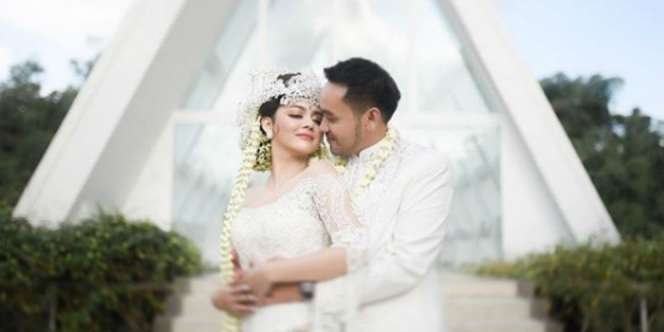 Bantah Hamil Sebelum Nikah, Ini Kata Jenita Janet Soal Perut Buncit di Resepsi