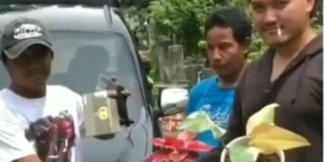 Heboh! Pria Barter Mobil dengan Tanaman Hias