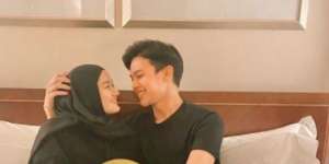 Foto Rey Mbayang dan Dinda Hauw Rayakan Ultah di Tempat Tidur Biki Fans Meleleh