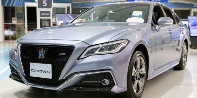 Baru Seminggu `Dipermak`, Sedan Toyota Crown Bakal Disuntik Mati?
