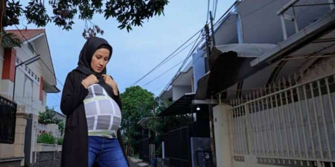 Vina Ferina, Istri Kang Mus di Preman Pensiun Pamer  Foto Perut Hamil Besar