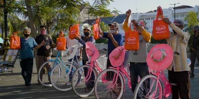 Bagikan 3.000 Masker dan Resep, Berbuah Rekor MURI