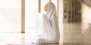 Ibadah Aman Hati Tenang, Yuk Berikan Perlindungan Ekstra Pada Sajadah dan Mukena