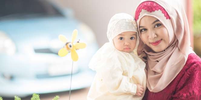 Jangan Biarkan Si Kecil 'Berteman' dengan Nyamuk, Pakai Minyak Telon ya, Bund!