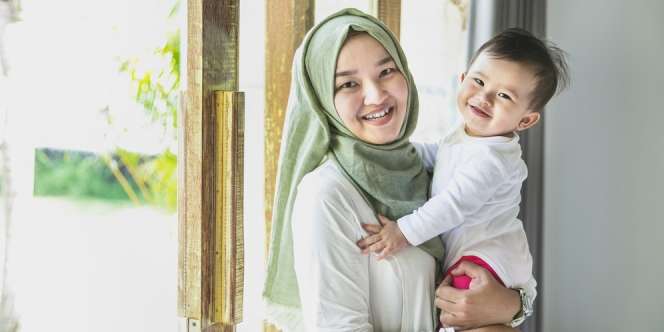 Tidur Siang Sambil Hirup Wangi Minyak Telon, Ini Jurus Jitu Recharge Energi Ibu