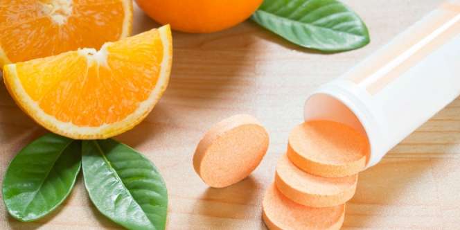 Bagi-bagi Vitamin C Gratis di Tengah Pandemi