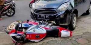 Viral Mobil Ayla Sengaja Tabrak Motor Sultan Honda CBR1000RR