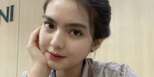 Video Viral Cewek Cantik Mirip Nia Ramadhani Bagikan Tutorial Cepol Rambut