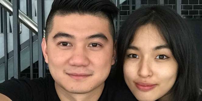 Chef Arnold dan Istri Kompak Curhat Galau, Netizen Mencium Aroma Settingan