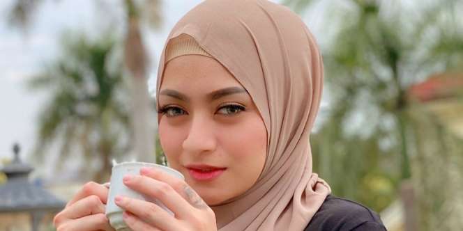 Baru Menikah, Cantiknya Nathalie Holscher Berbusana Homedress