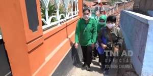 Tengok Ibu dari Pembantunya, Istri KSAD Kaget Lihat Foto di Dinding Rumah