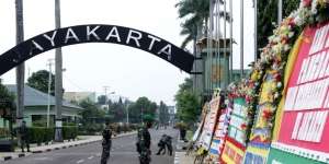 FOTO: Karangan Bunga Banjiri Kodam Jaya