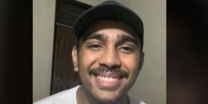 5 Potret Erits Talapessy, Pria Mirip Glenn Fredly dari Wajah Sampai Suaranya