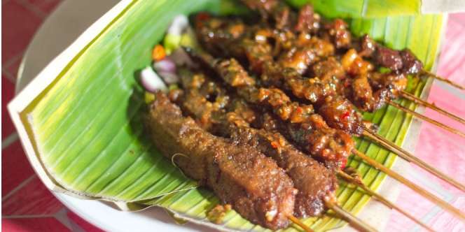 Sedapnya Sate Tahu Bumbu Kacang, Bikin Sendiri Yuk!