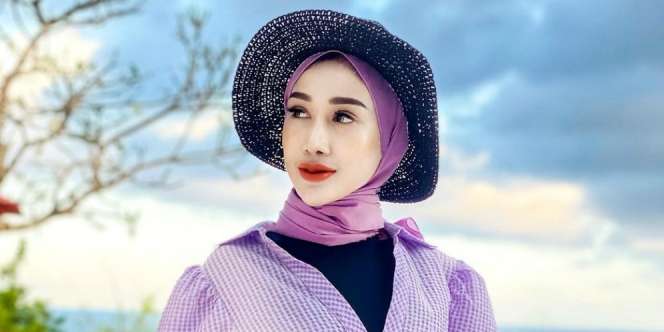 Pakai Manset Warna Kulit, Gaya Fashion Reza Gladys Tuai Kritik