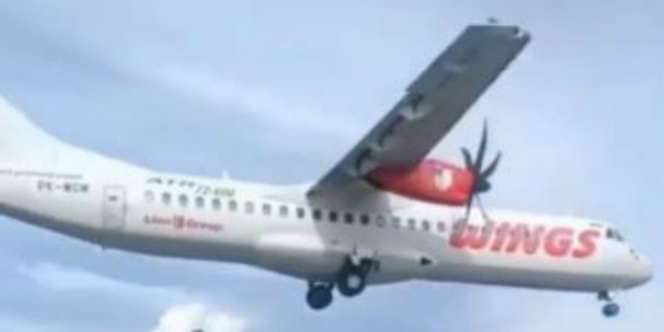 Viral, Pesawat Terbang Rendah di Atas Toyota Fortuner