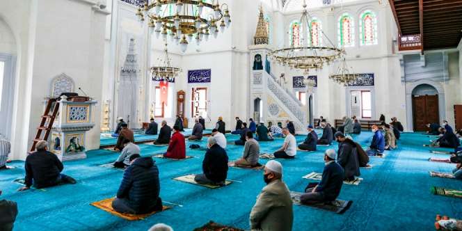 Akhirnya, UEA Gelar Sholat Jumat Perdana di Masa Pandemi