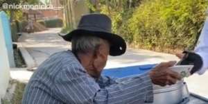 Dorong Gerobak Berjualan Bubur, Perjuangan Kakek 83 Tahun Ini Bikin Netizen Iba
