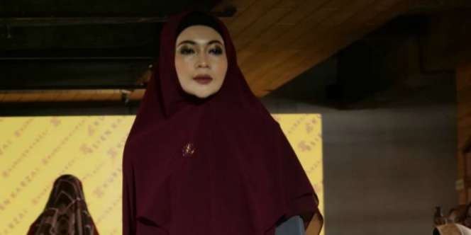 Warna-warni Busana Syar'i Ramaikan Trunk Show 'Optimistic'