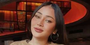 Mata Putih dan Wajah Tanpa Ekspresi Mutia Ayu Bikin Merinding