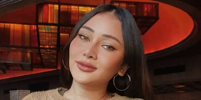 Mata Putih dan Wajah Tanpa Ekspresi Mutia Ayu Bikin Merinding