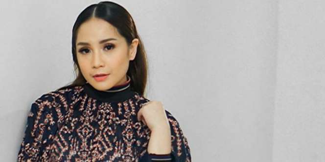 Harga Sandal Lebih Mahal dari Baju, Nagita Slavina Bikin Geger