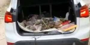 Disepelekan Diler, Pria Ini Jadikan BMW Anyar untuk Pengangkut Sampah