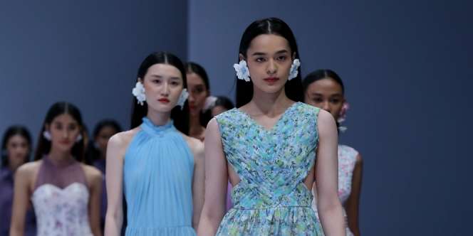 Mengharukan! Mendiang Desainer Barli Asmara 'Hidup Kembali` di JFW 2021