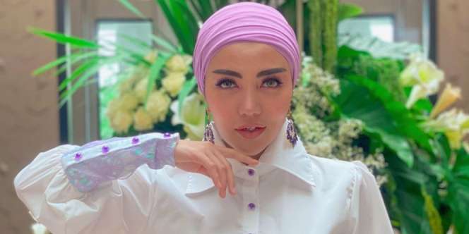 Tren Warna Lilac, Intip Gaya Bella Shofie dengan Turban Minimalis