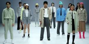 Outfit 'Kepompong', Kreasi Rani Hatta di Panggung JFW 2021