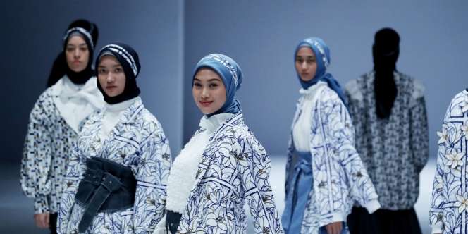 Bunga Lili Sarat Makna di Koleksi 'Reverie' Restu Anggraini