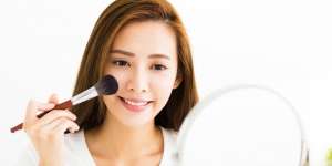 Tips Aplikasikan Base Makeup pada Wajah Berjerawat