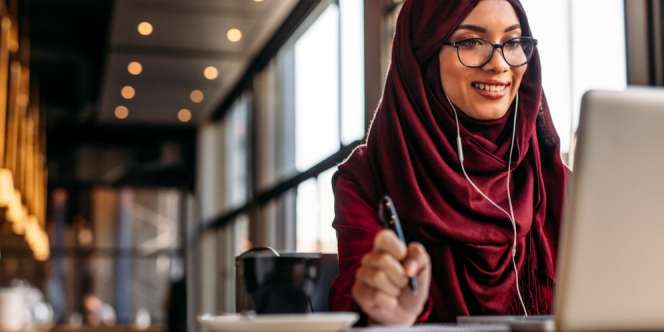 4 Cara Mencegah Kelelahan Akibat Keseringan Video Conference Saat WFH